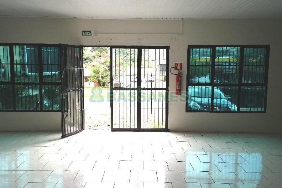 Pavilhão com 210m², no bairro Universitário em Caxias do Sul para Alugar