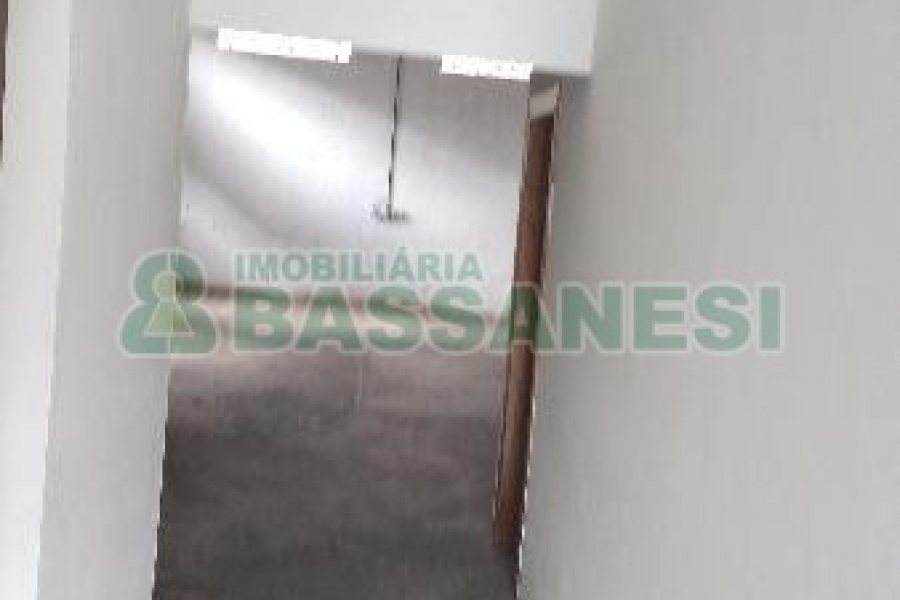 Pavilhão com 210m², no bairro Universitário em Caxias do Sul para Alugar
