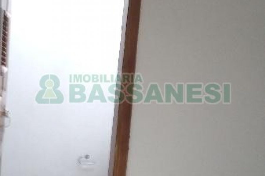 Pavilhão com 210m², no bairro Universitário em Caxias do Sul para Alugar