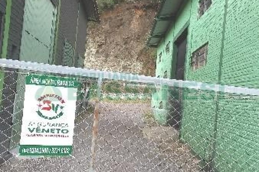 Pavilhão com 210m², no bairro Universitário em Caxias do Sul para Alugar