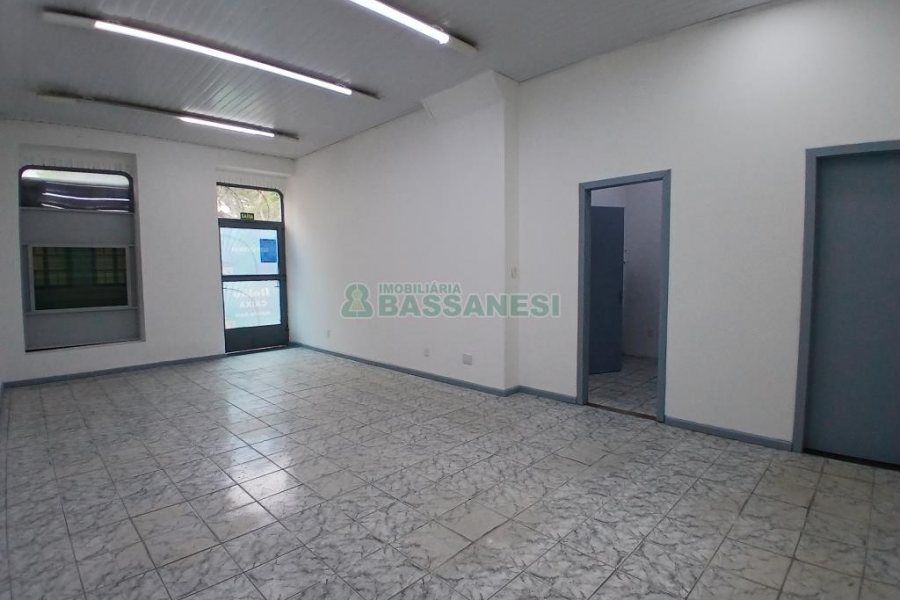 Sala com 150m², no bairro Centro em Caxias do Sul para Alugar