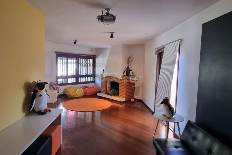 Casa com 365m², 3 dormitórios, 2 vagas, no bairro Jardim América em Caxias do Sul para Comprar