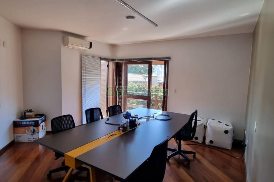 Casa com 365m², 3 dormitórios, 2 vagas, no bairro Jardim América em Caxias do Sul para Comprar