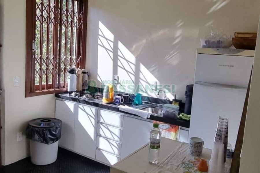 Casa com 365m², 3 dormitórios, 2 vagas, no bairro Jardim América em Caxias do Sul para Comprar