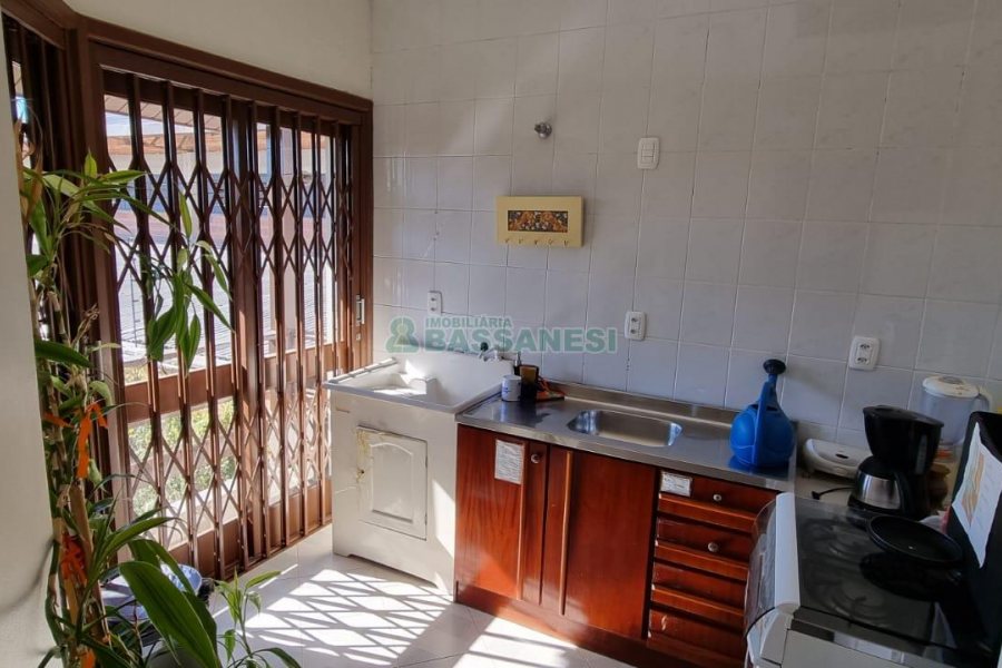 Casa com 365m², 3 dormitórios, 2 vagas, no bairro Jardim América em Caxias do Sul para Comprar