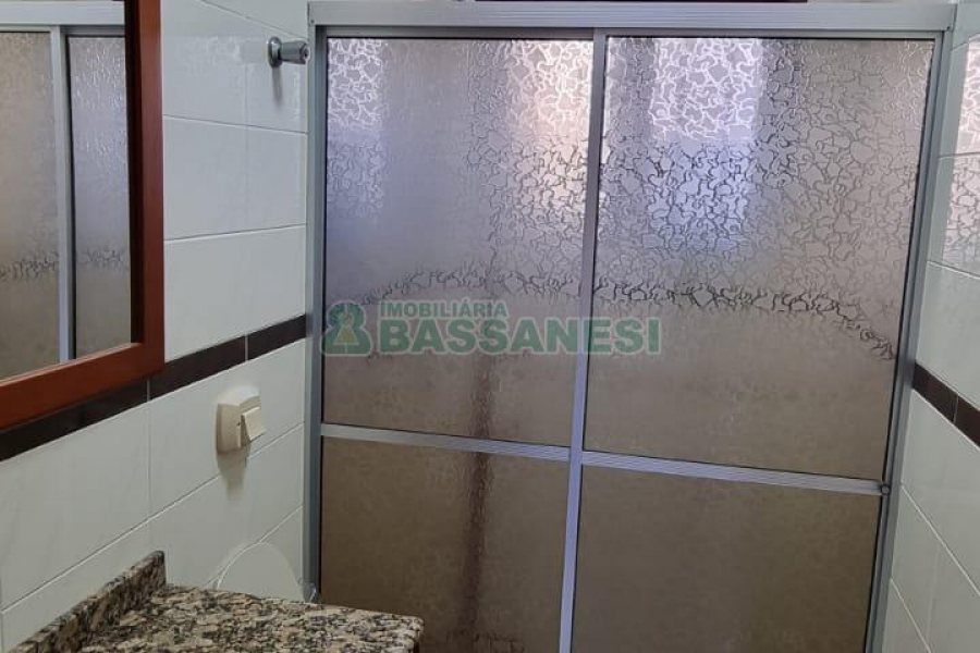 Casa com 365m², 3 dormitórios, 2 vagas, no bairro Jardim América em Caxias do Sul para Comprar