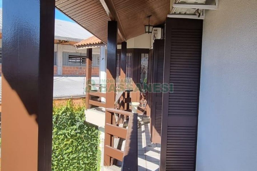 Casa com 365m², 3 dormitórios, 2 vagas, no bairro Jardim América em Caxias do Sul para Comprar