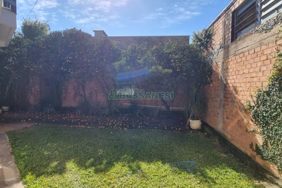 Casa com 365m², 3 dormitórios, 2 vagas, no bairro Jardim América em Caxias do Sul para Comprar