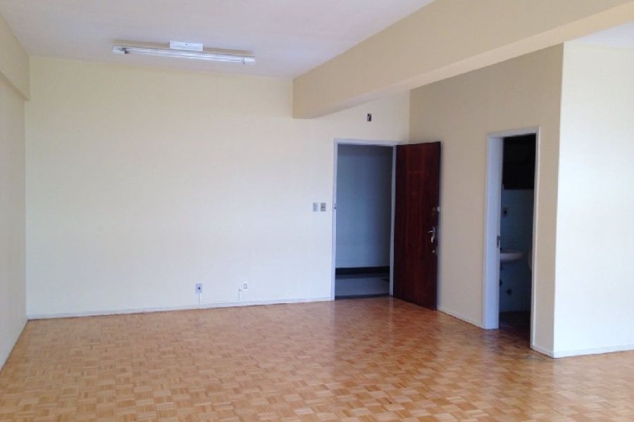 Sala com 53m², no bairro Centro em Caxias do Sul para Alugar ou Comprar