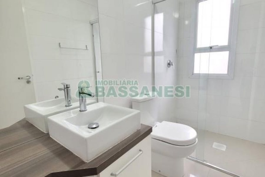 Apartamento com 82m², 2 dormitórios, 2 vagas, no bairro Desvio Rizzo em Caxias do Sul para Alugar