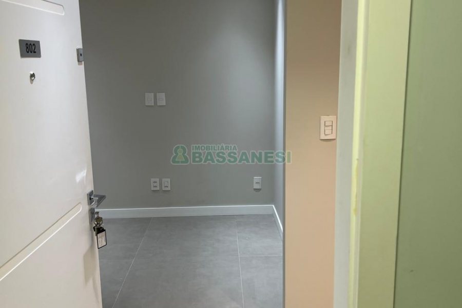 Sala Mobiliada com 40m², 2 vagas, no bairro Sanvitto em Caxias do Sul para Comprar