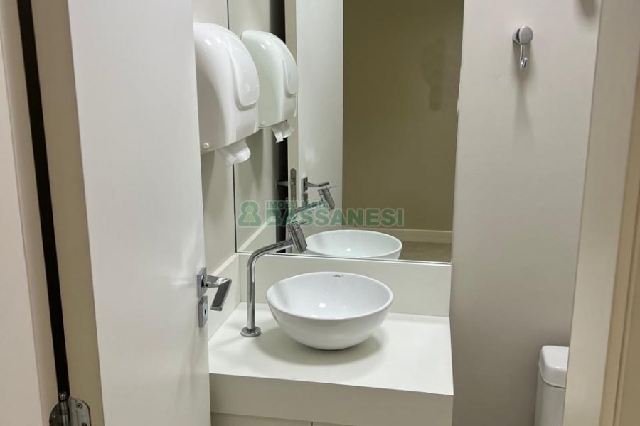 Sala Mobiliada com 40m², 2 vagas, no bairro Sanvitto em Caxias do Sul para Comprar