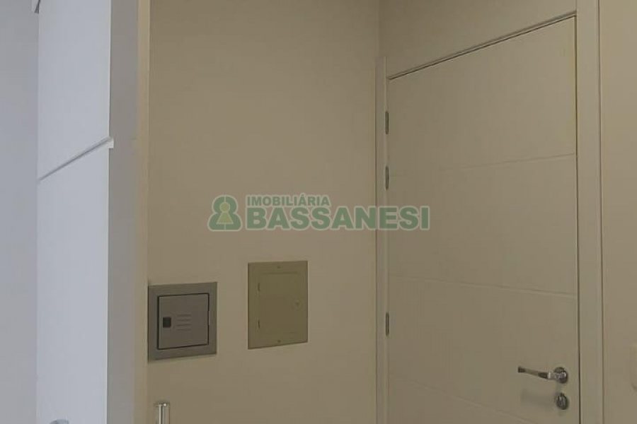 Sala com 37m², 2 vagas, no bairro Centro em Caxias do Sul para Alugar ou Comprar
