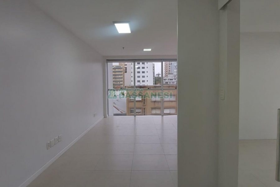Sala com 37m², 2 vagas, no bairro Centro em Caxias do Sul para Alugar ou Comprar