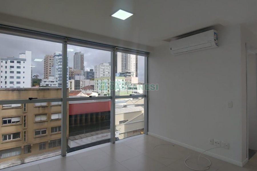 Sala com 37m², 2 vagas, no bairro Centro em Caxias do Sul para Alugar ou Comprar