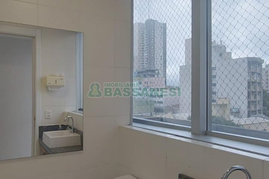 Sala com 37m², 2 vagas, no bairro Centro em Caxias do Sul para Alugar ou Comprar