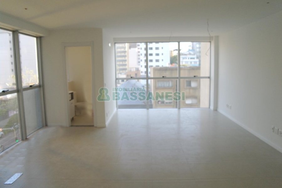Sala com 40m², no bairro Centro em Caxias do Sul para Comprar