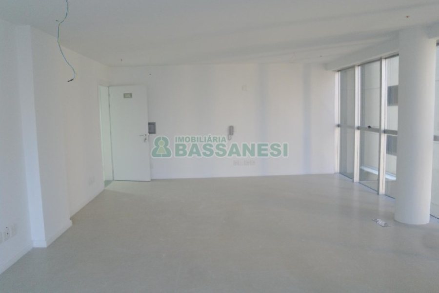 Sala com 40m², no bairro Centro em Caxias do Sul para Comprar