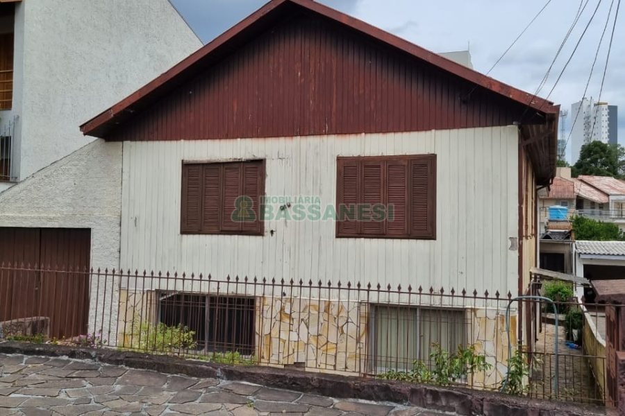 Casa com 255m², no bairro Universitário em Caxias do Sul para Comprar