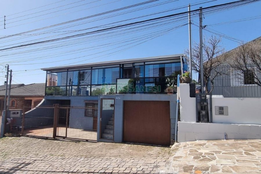 Casa com 412m², 4 dormitórios, 4 vagas, no bairro Santa Catarina em Caxias do Sul para Comprar