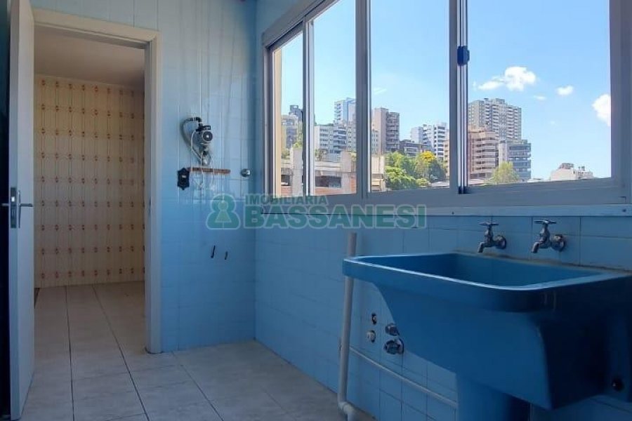 Apartamento, 3 dormitórios, 2 vagas, no bairro Madureira em Caxias do Sul para Alugar