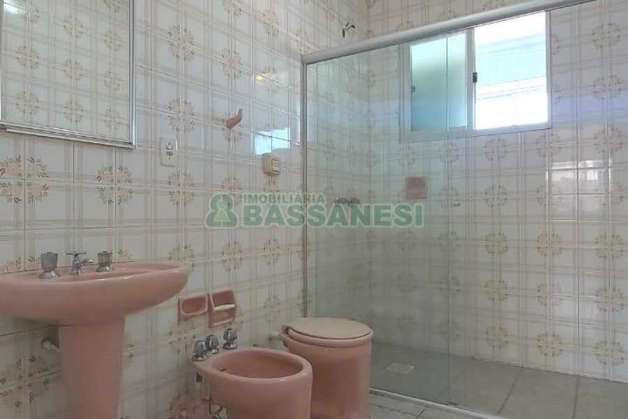 Apartamento, 3 dormitórios, 2 vagas, no bairro Madureira em Caxias do Sul para Alugar