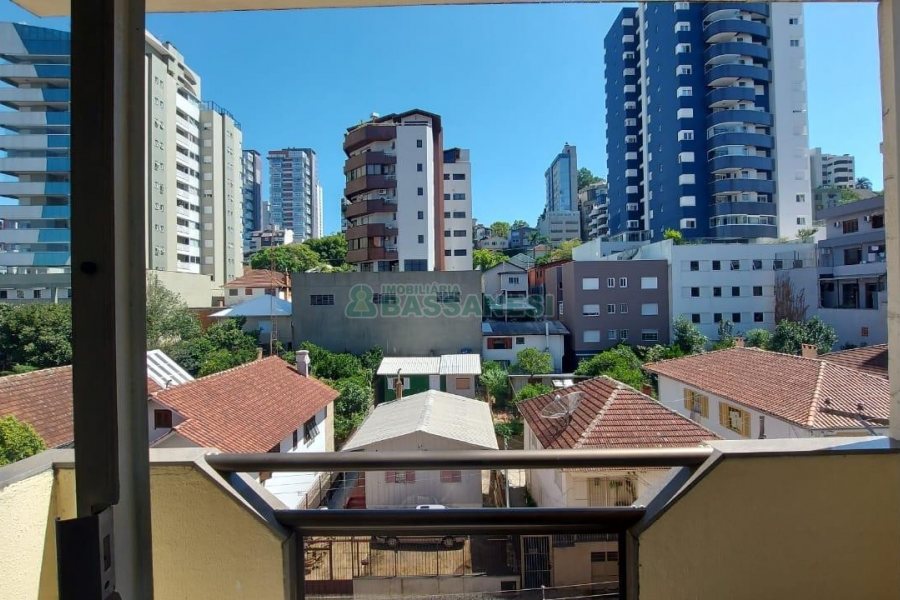 Apartamento, 3 dormitórios, 2 vagas, no bairro Madureira em Caxias do Sul para Alugar