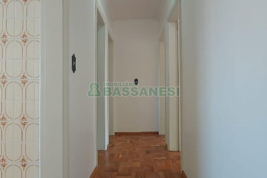 Apartamento, 3 dormitórios, 2 vagas, no bairro Madureira em Caxias do Sul para Alugar
