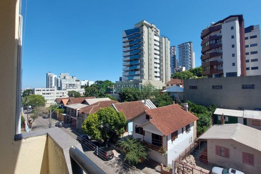 Apartamento, 3 dormitórios, 2 vagas, no bairro Madureira em Caxias do Sul para Alugar