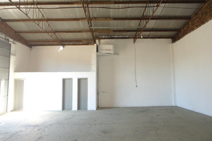 Pavilhão com 156m², no bairro Pio X em Caxias do Sul para Comprar