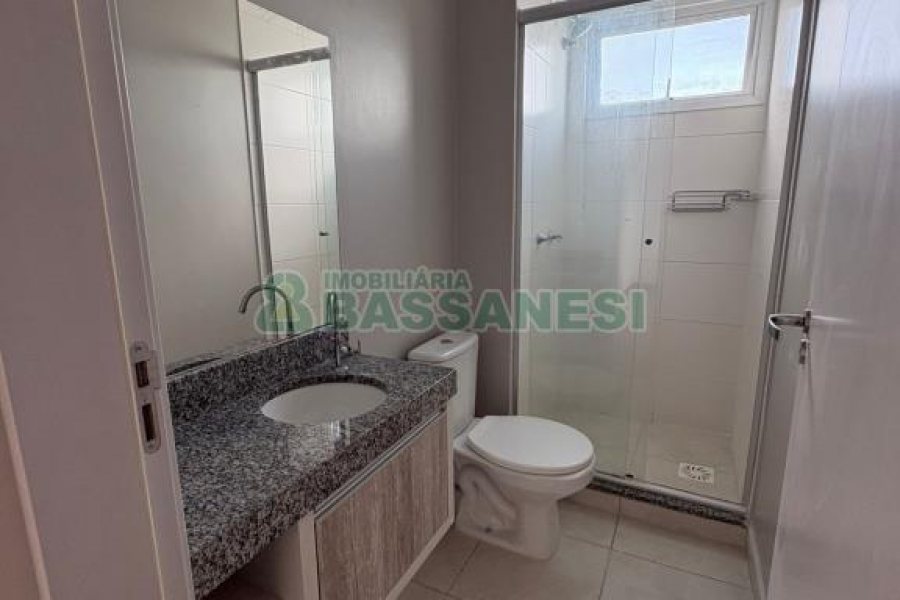 Apartamento com 54m², 2 dormitórios, 1 vaga, no bairro Petrópolis em Caxias do Sul para Alugar