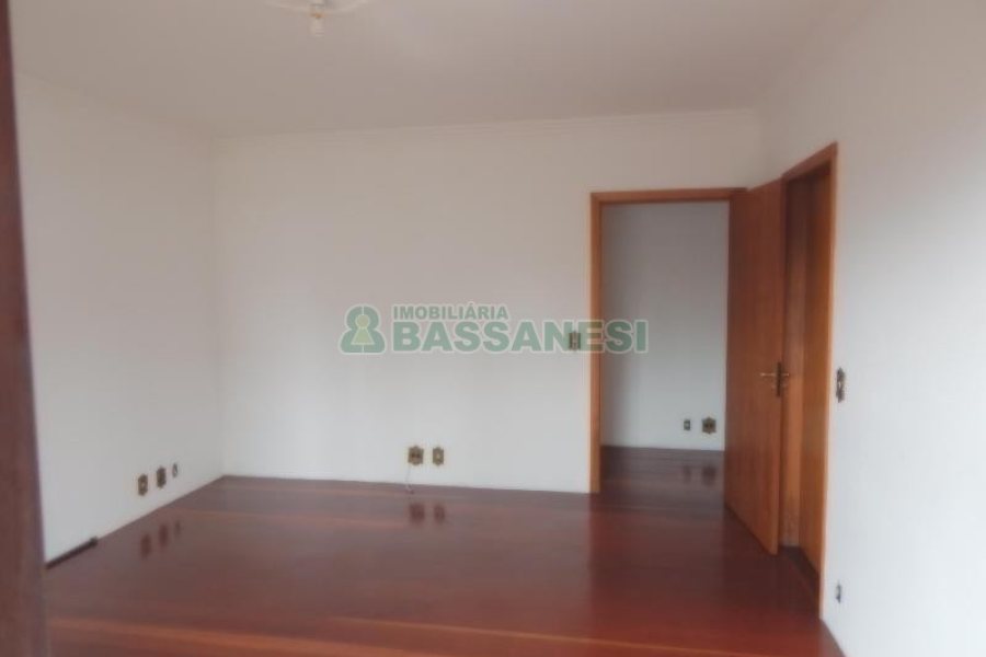 Apartamento com 151m², 2 dormitórios, 2 vagas, no bairro Pio X em Caxias do Sul para Comprar