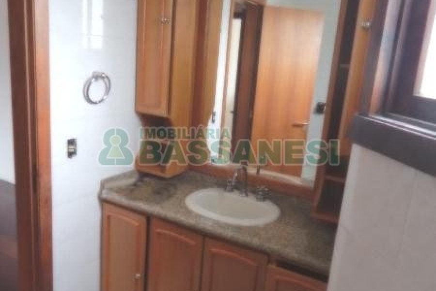 Apartamento com 151m², 2 dormitórios, 2 vagas, no bairro Pio X em Caxias do Sul para Comprar