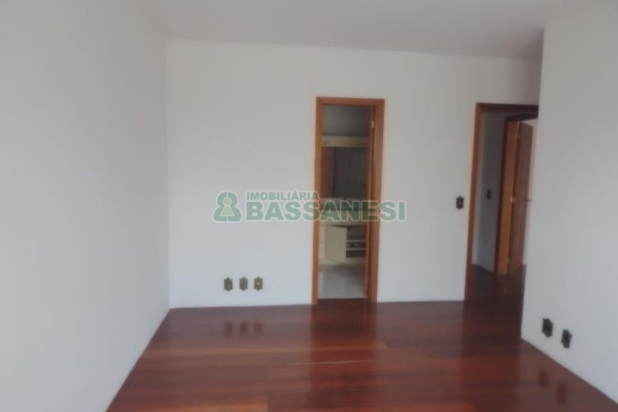 Apartamento com 151m², 2 dormitórios, 2 vagas, no bairro Pio X em Caxias do Sul para Comprar