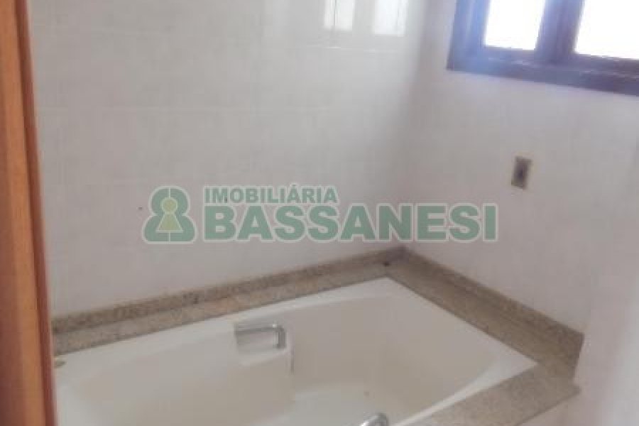 Apartamento com 151m², 2 dormitórios, 2 vagas, no bairro Pio X em Caxias do Sul para Comprar