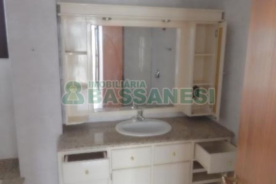 Apartamento com 151m², 2 dormitórios, 2 vagas, no bairro Pio X em Caxias do Sul para Comprar
