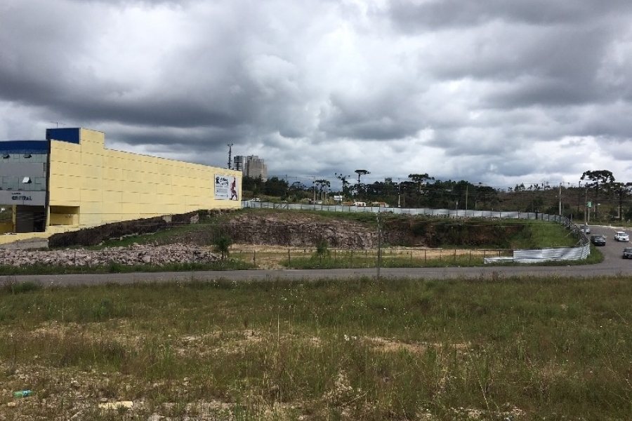 Loja com 4000m², 160 vagas, no bairro Cinqüentenário em Caxias do Sul para Alugar