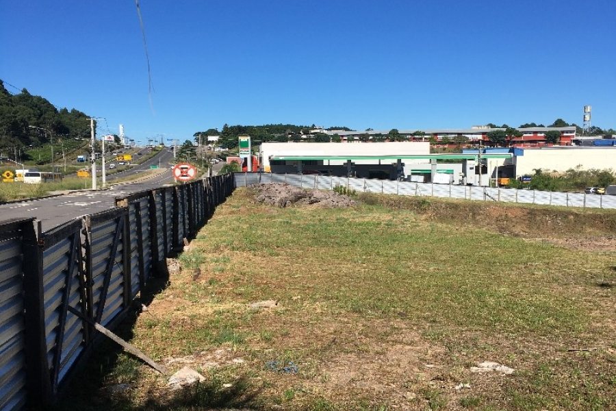 Loja com 4000m², 160 vagas, no bairro Cinqüentenário em Caxias do Sul para Alugar