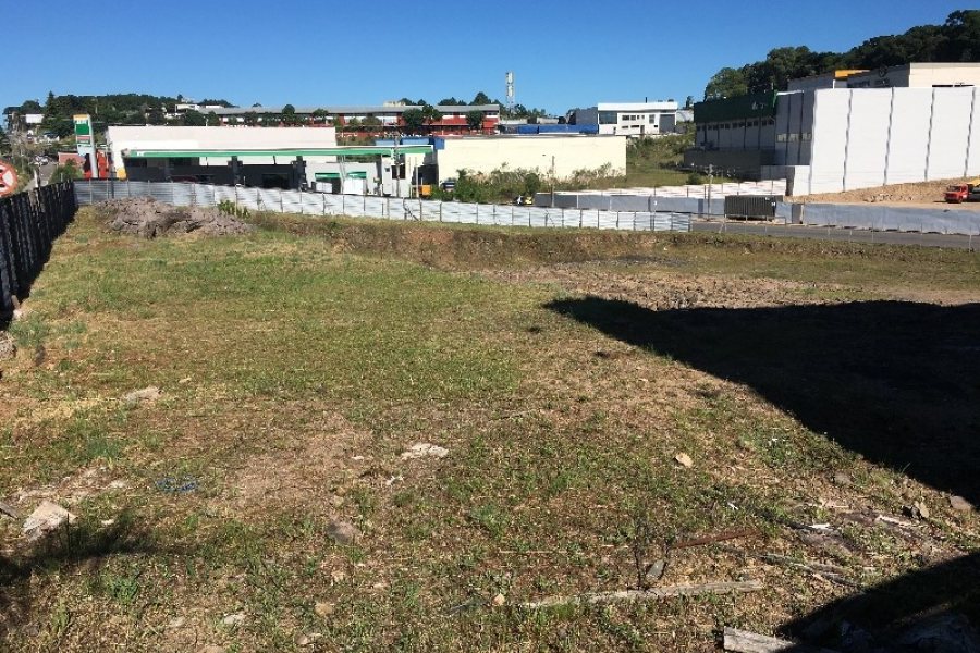 Loja com 4000m², 160 vagas, no bairro Cinqüentenário em Caxias do Sul para Alugar