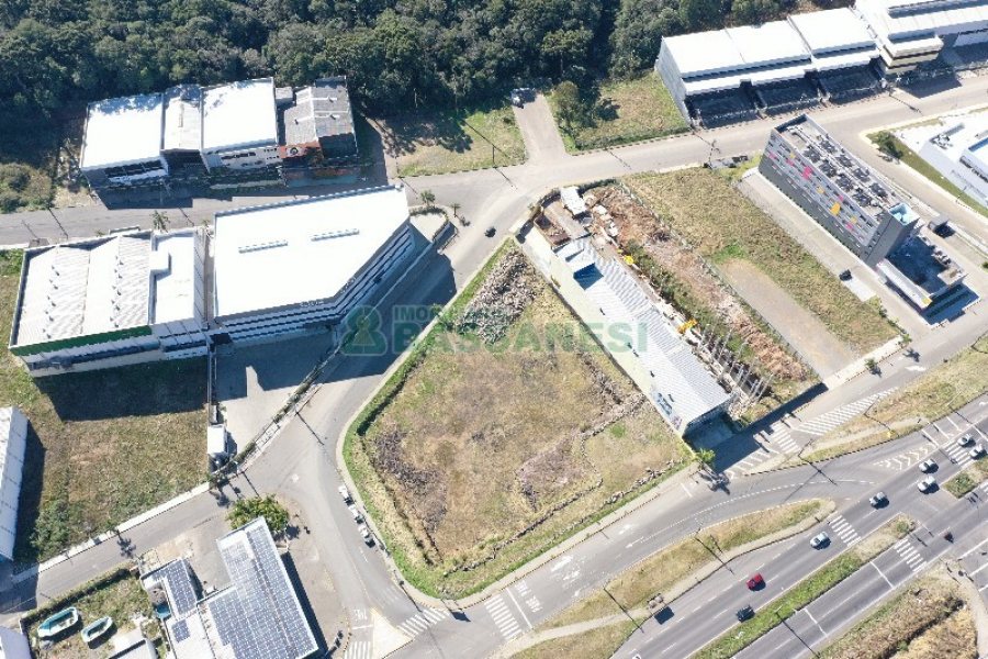 Loja com 4000m², 160 vagas, no bairro Cinqüentenário em Caxias do Sul para Alugar