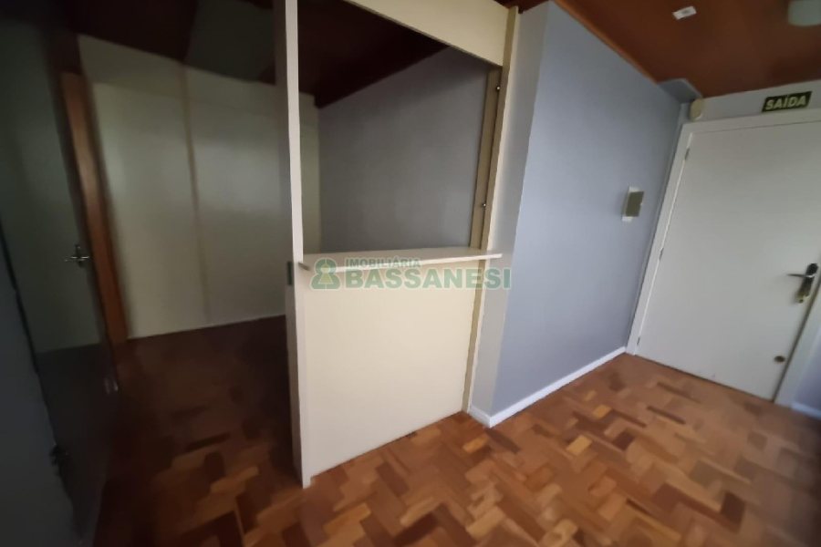 Sala com 75m², 1 vaga, no bairro Centro em Caxias do Sul para Alugar ou Comprar