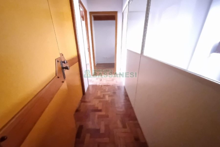 Sala com 75m², 1 vaga, no bairro Centro em Caxias do Sul para Alugar ou Comprar