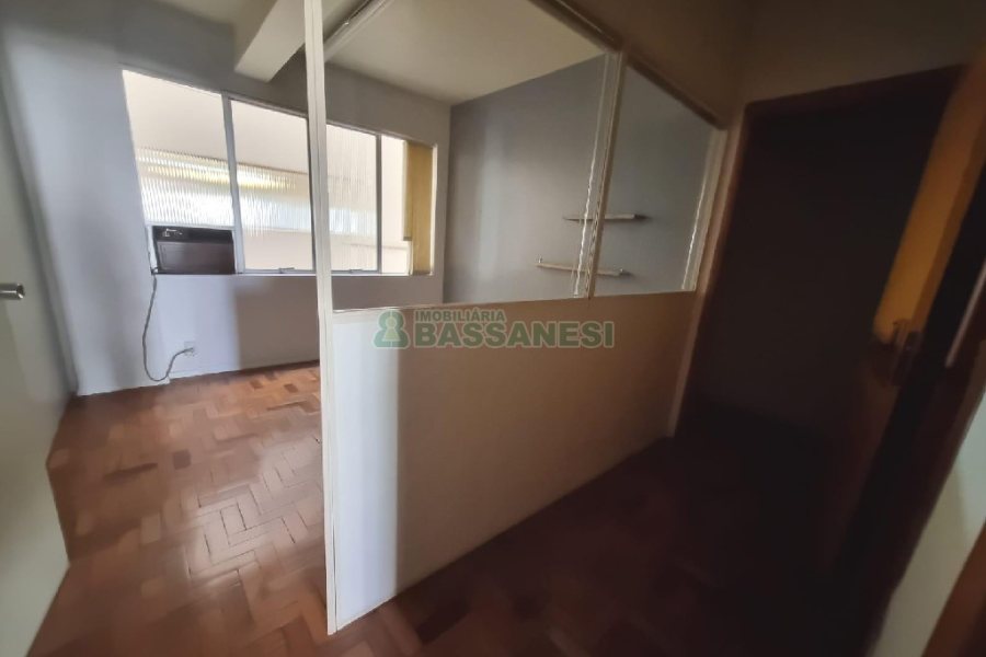 Sala com 75m², 1 vaga, no bairro Centro em Caxias do Sul para Alugar ou Comprar