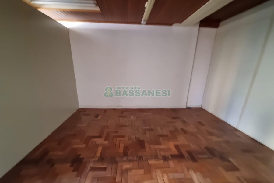Sala com 75m², 1 vaga, no bairro Centro em Caxias do Sul para Alugar ou Comprar