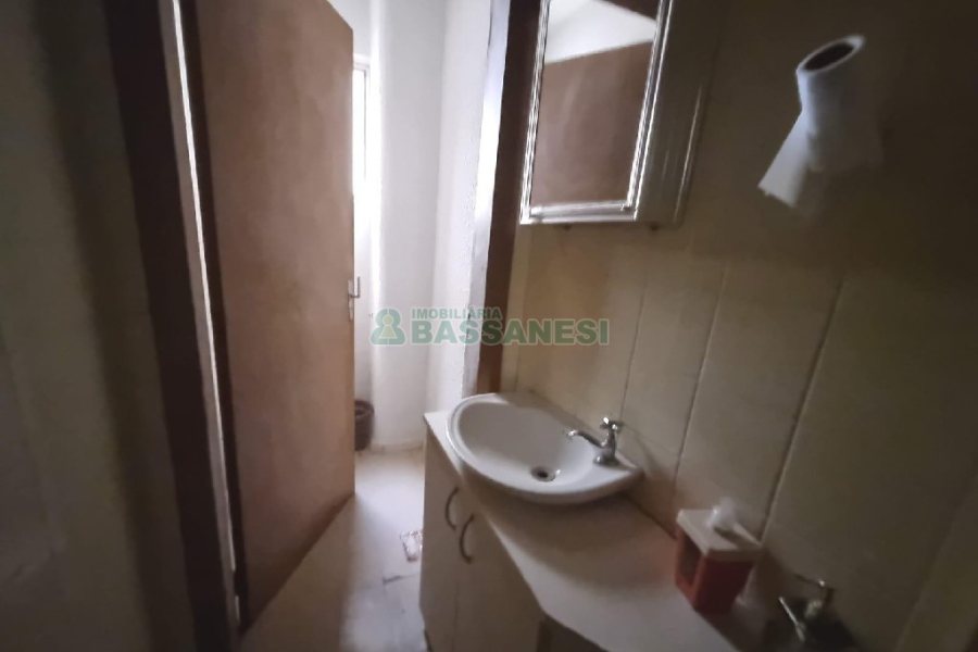 Sala com 75m², 1 vaga, no bairro Centro em Caxias do Sul para Alugar ou Comprar