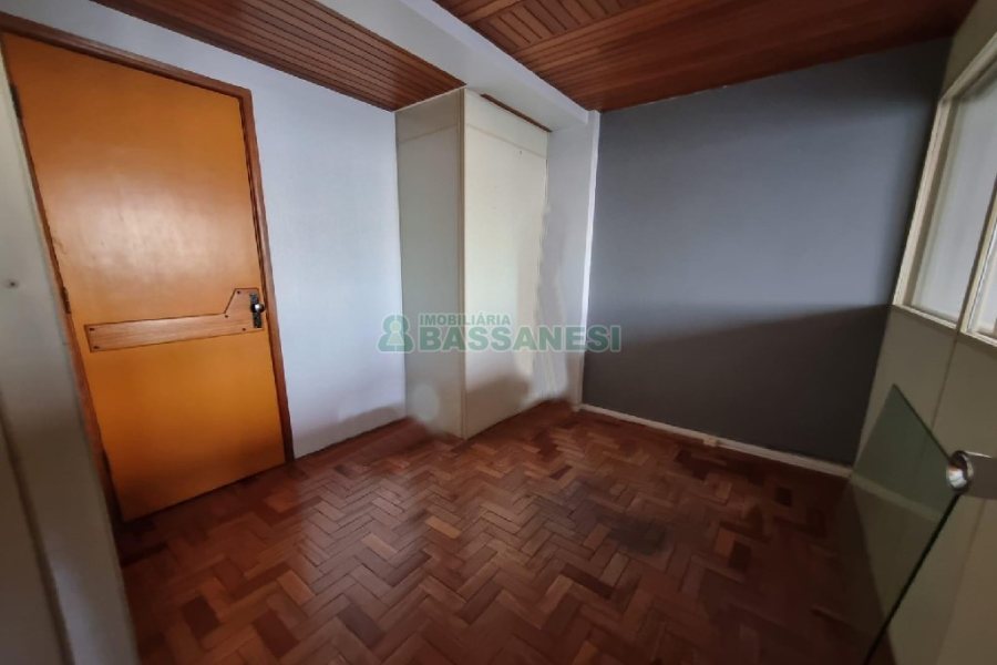 Sala com 75m², 1 vaga, no bairro Centro em Caxias do Sul para Alugar ou Comprar