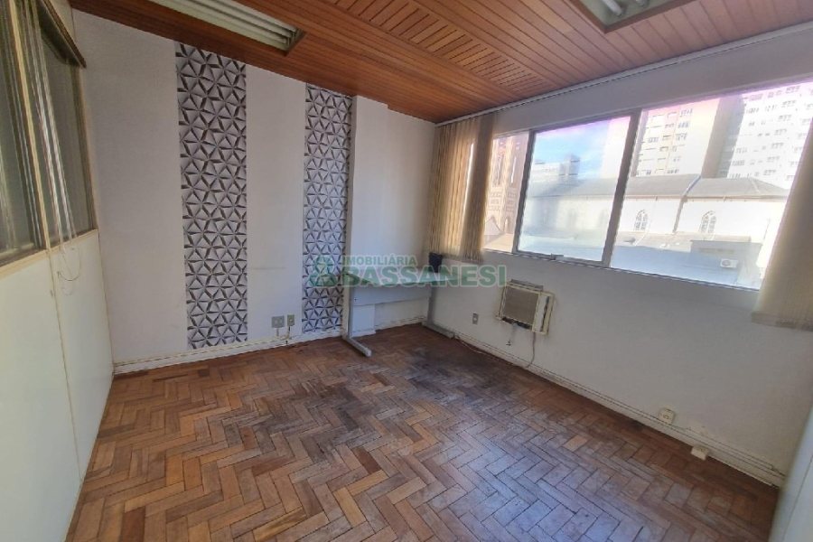 Sala com 75m², 1 vaga, no bairro Centro em Caxias do Sul para Alugar ou Comprar