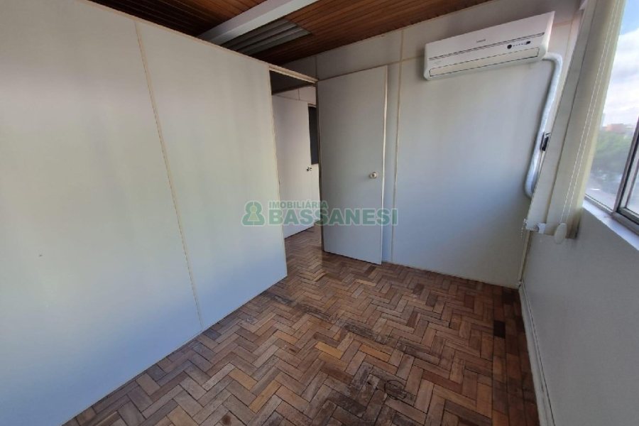 Sala com 75m², 1 vaga, no bairro Centro em Caxias do Sul para Alugar ou Comprar