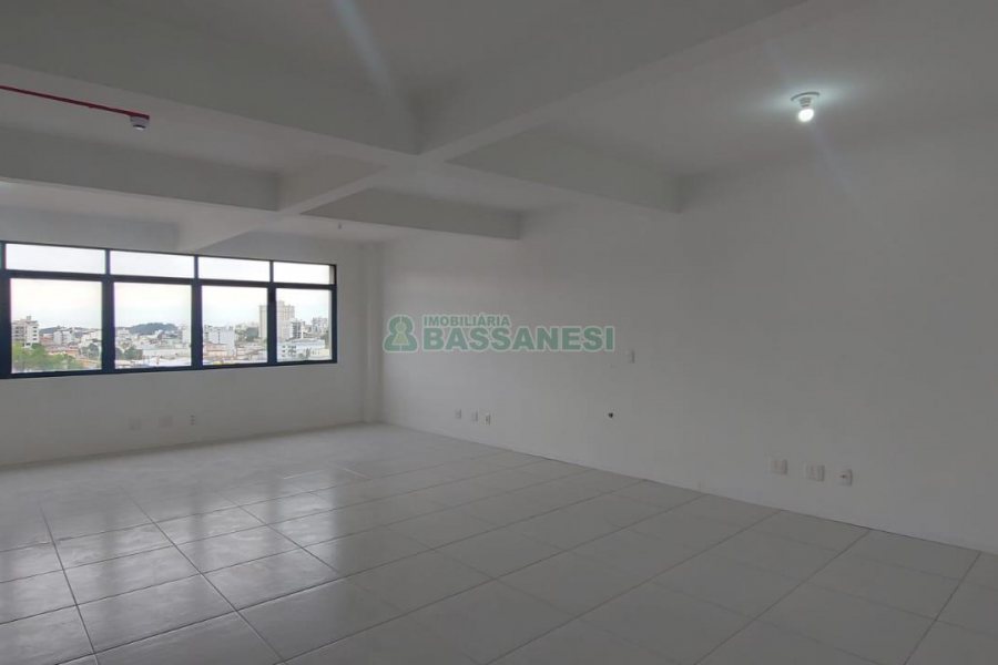 Sala com 59m², no bairro Lourdes em Caxias do Sul para Alugar