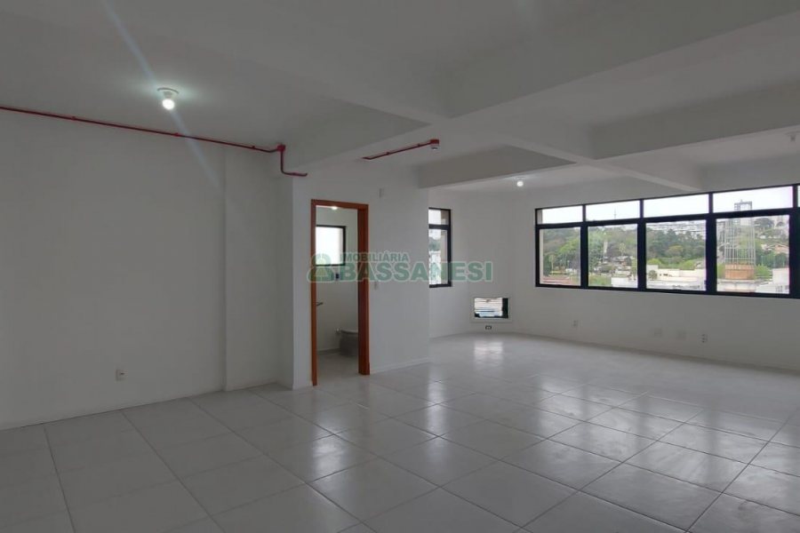 Sala com 59m², no bairro Lourdes em Caxias do Sul para Alugar